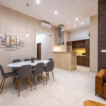 Апартаменты Luxe N' Charm Grand By Prestige Homes Будапешт