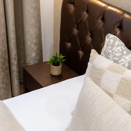 Luxe N' Charm Grand By Prestige Homes Апартаменты