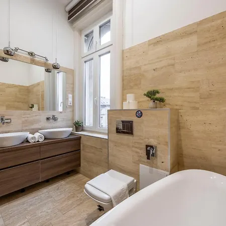 Luxe N' Charm Grand By Prestige Homes Будапешт